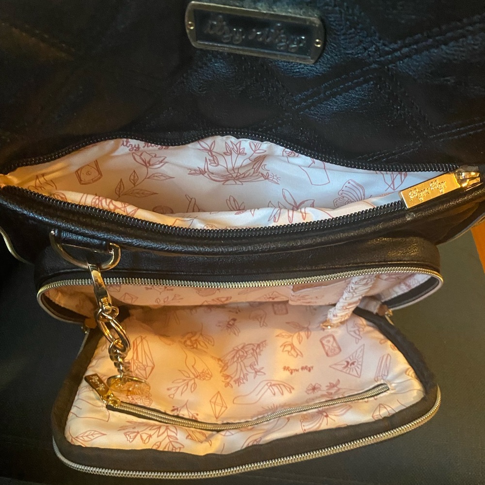 Itzy Ritzy boss plus diaper backpack - Picture 6 of 8